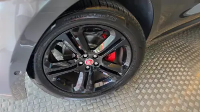 Jaguar F-Pace 2017 - 19500 EUR, 157804 km - 157804km - foto 38 de 74