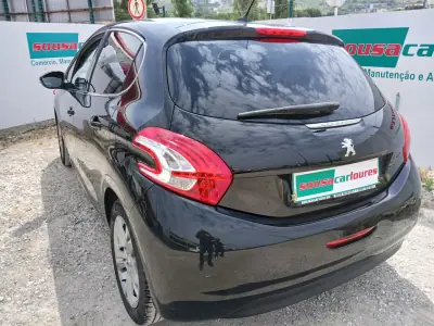 Peugeot 208 2013 - 7450 EUR, 80448 km - AUTO.MOTO.pt - 80448km - foto 12 de 25