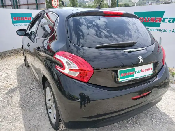 Peugeot 208 2013 - 7450 EUR, 80448 km - AUTO.MOTO.pt - 80448km - foto 12 de 25