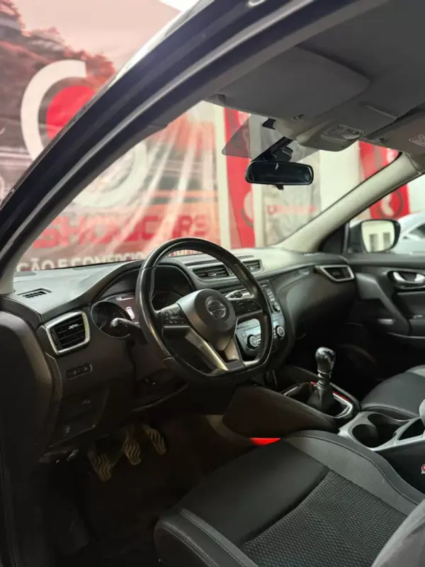 Nissan Qashqai 2018 - 14900 EUR, 136000 km - AUTO.MOTO.pt - 136000km - foto 5 de 9