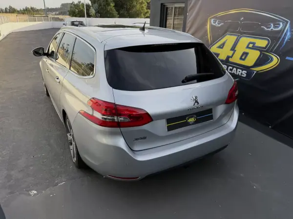 Peugeot 308 SW 2014 - 7250 EUR, 245000 km - AUTO.MOTO.pt - 245000km - foto 7 de 17