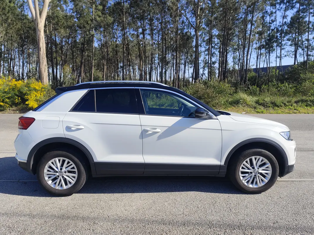 Volkswagen T-Roc 2020 - 19600 EUR, 124 km - AUTO.MOTO.pt - 124km - foto 2 de 12