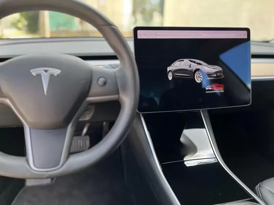 Tesla Model 3 2019 - 23990 EUR, 83000 km - AUTO.MOTO.pt - 83000km - foto 25 de 26