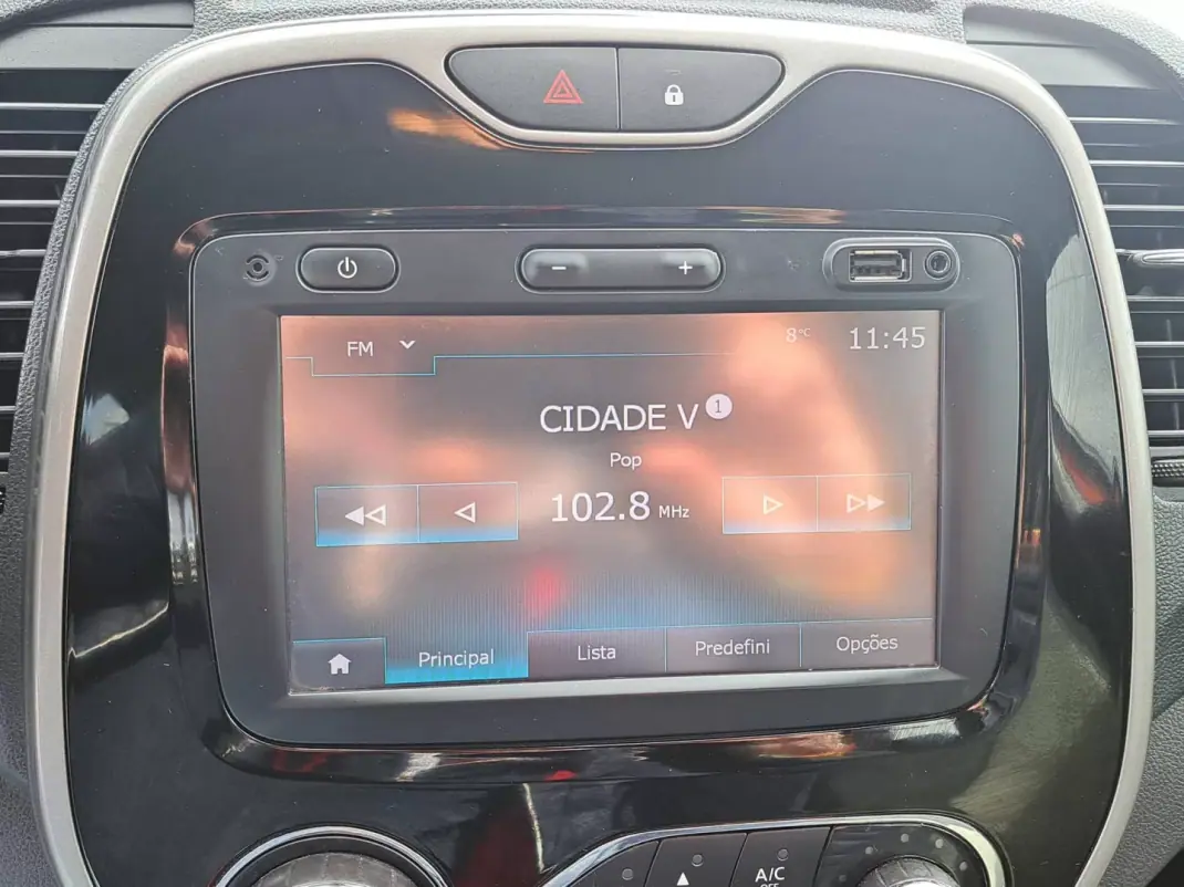 Renault Captur 2016 - 11450 EUR, 165268 km - AUTO.MOTO.pt - 165268km - foto 38 de 41