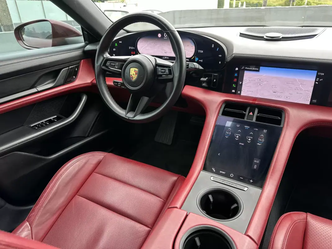 Porsche Taycan 2020 - 49900 EUR, 100000 km - AUTO.MOTO.pt - 100000km - foto 30 de 61