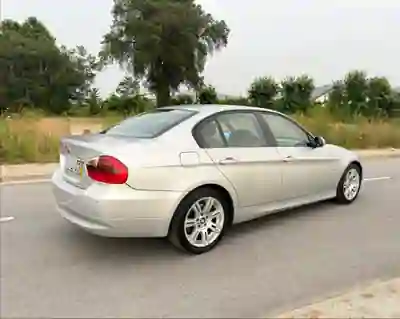 BMW 320 2006 - 7750 EUR, 310000 km - AUTO.MOTO.pt - 310000km - foto 5 de 9