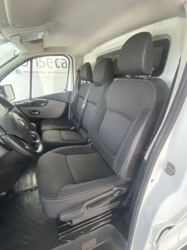 Renault TRAFIC 1.6 DCI GRAND COMFORT 2023 - 18990 EUR, 126881 km - AUTO.MOTO.pt - 126881km - foto 5 de 14