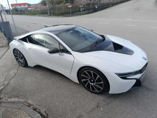 BMW i8 2016 - 71000 EUR, 140000 km - AUTO.MOTO.pt - 140000km - foto 5 de 25