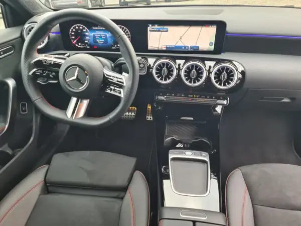 Mercedes-Benz A 250 2024 - 43990 EUR, 10000 km - AUTO.MOTO.pt - 10000km - foto 16 de 36