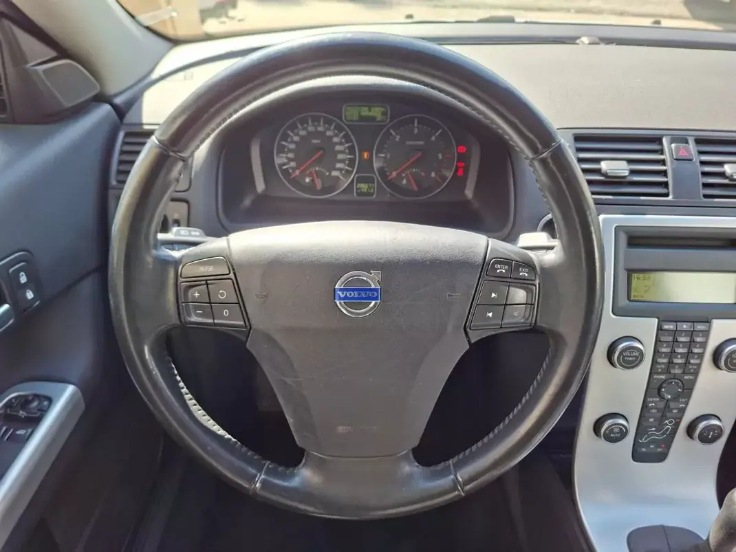 Volvo C30 2011 - 8900 EUR, 199999 km - AUTO.MOTO.pt - 199999km - foto 26 de 29