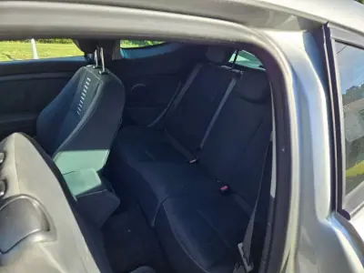 Renault Mégane Coupe 2012 - 8750 EUR, 143620 km - AUTO.MOTO.pt - 143620km - foto 4 de 8