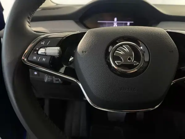 Skoda Enyaq 2023 - 27750 EUR, 19000 km - AUTO.MOTO.pt - 19000km - foto 19 de 40