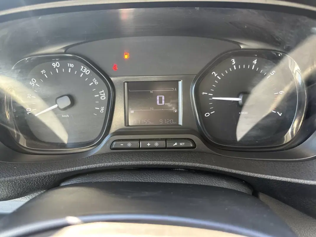 Peugeot Expert 2018 - 14900 EUR, 170000 km - 170000km - foto 29 de 45