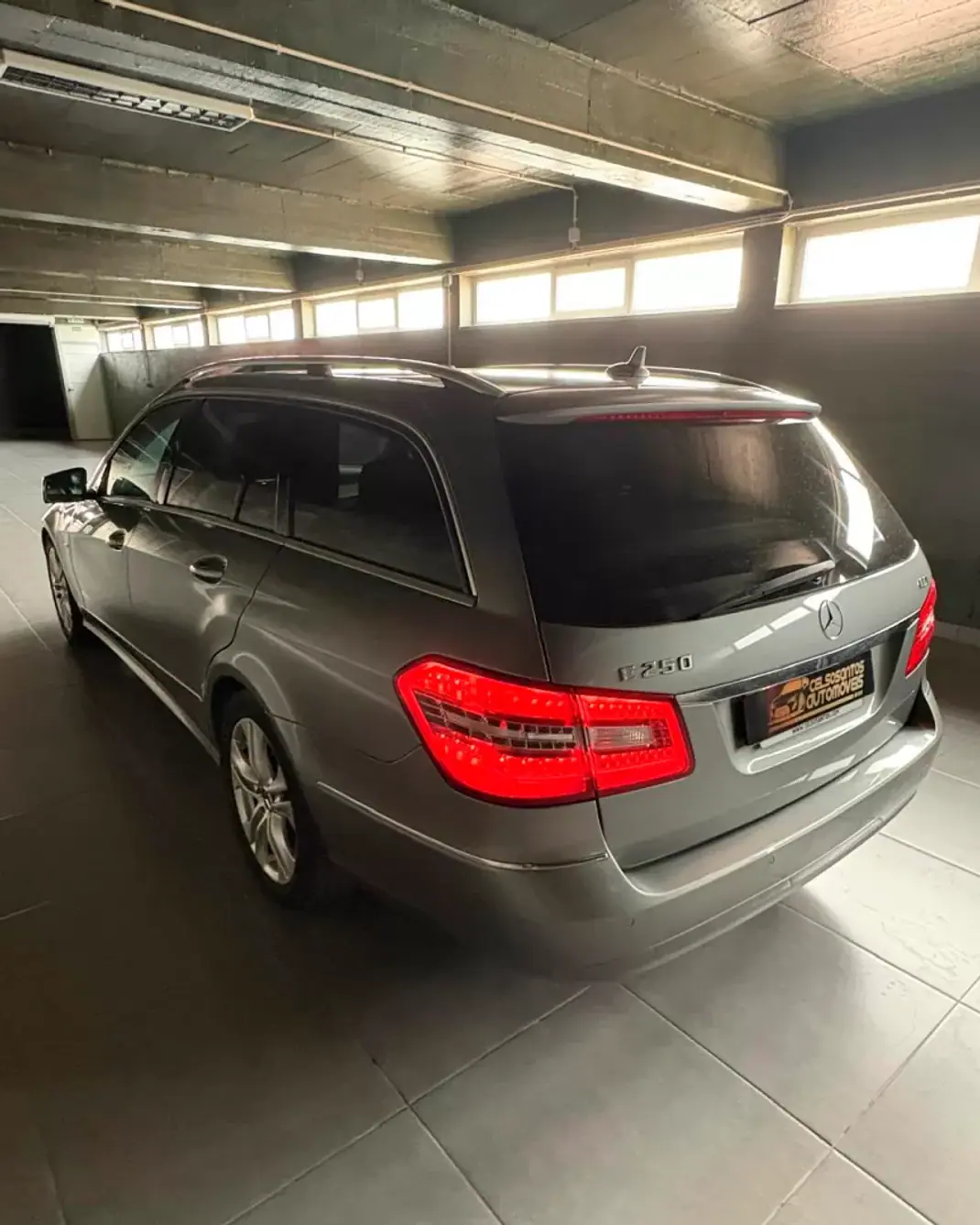 Mercedes-Benz E 250 2010 - 13400 EUR, 252500 km - AUTO.MOTO.pt - 252500km - foto 6 de 12