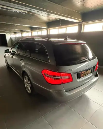 Mercedes-Benz E 250 2010 - 13400 EUR, 252500 km - AUTO.MOTO.pt - 252500km - foto 6 de 12