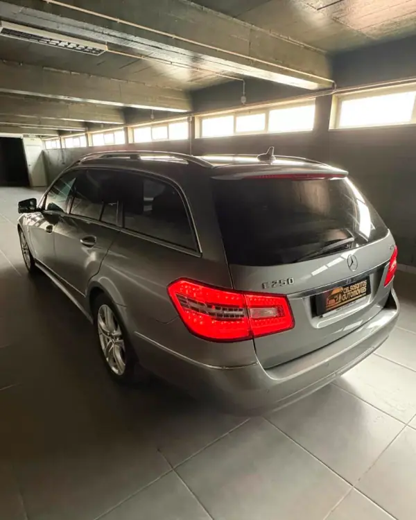 Mercedes-Benz E 250 2010 - 13400 EUR, 252500 km - AUTO.MOTO.pt - 252500km - foto 6 de 12