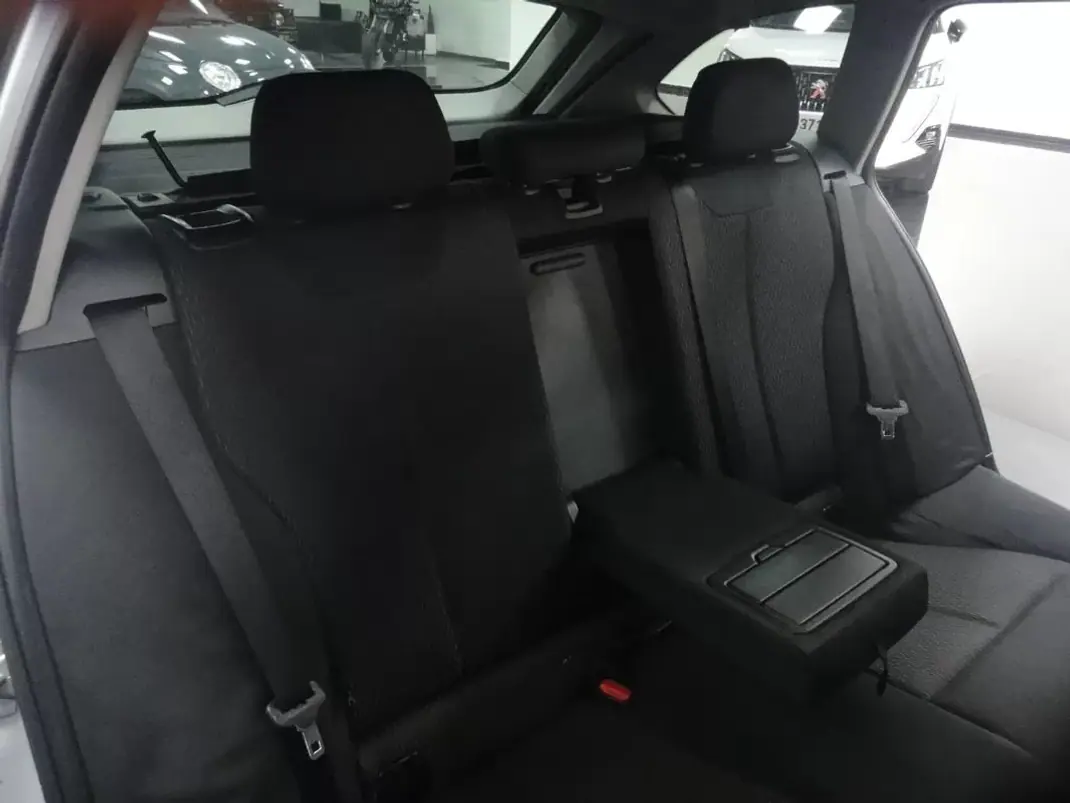 BMW 318 2013 - 13990 EUR, 157000 km - AUTO.MOTO.pt - 157000km - foto 17 de 27