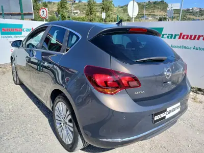 Opel Astra 2013 - 6250 EUR, 159389 km - AUTO.MOTO.pt - 159389km - foto 10 de 26