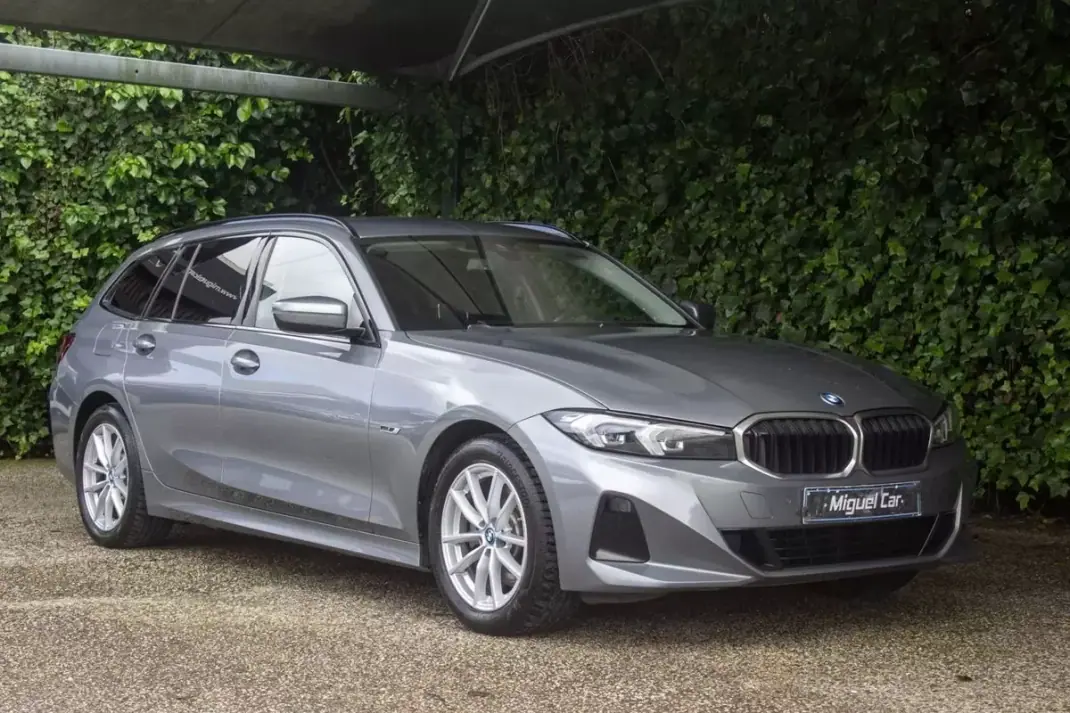 BMW 320 2022 - 29900 EUR, 70700 km - AUTO.MOTO.pt - 70700km - foto 1 de 19