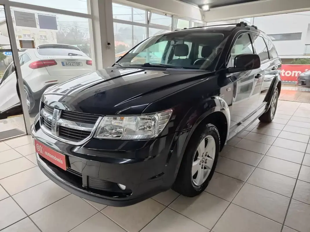 Dodge Journey 2010 - 11750 EUR, 113500 km - AUTO.MOTO.pt - 113500km - foto 6 de 36