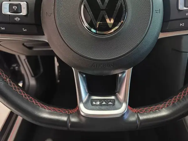 Volkswagen Golf 2018 - 26750 EUR, 99000 km - AUTO.MOTO.pt - 99000km - foto 29 de 39