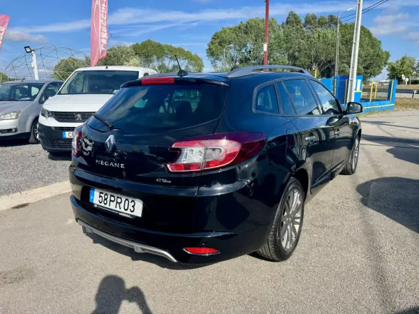 Renault Mégane Sport Tourer 2015 - 11750 EUR, 176509 km - AUTO.MOTO.pt - 176509km - foto 4 de 31