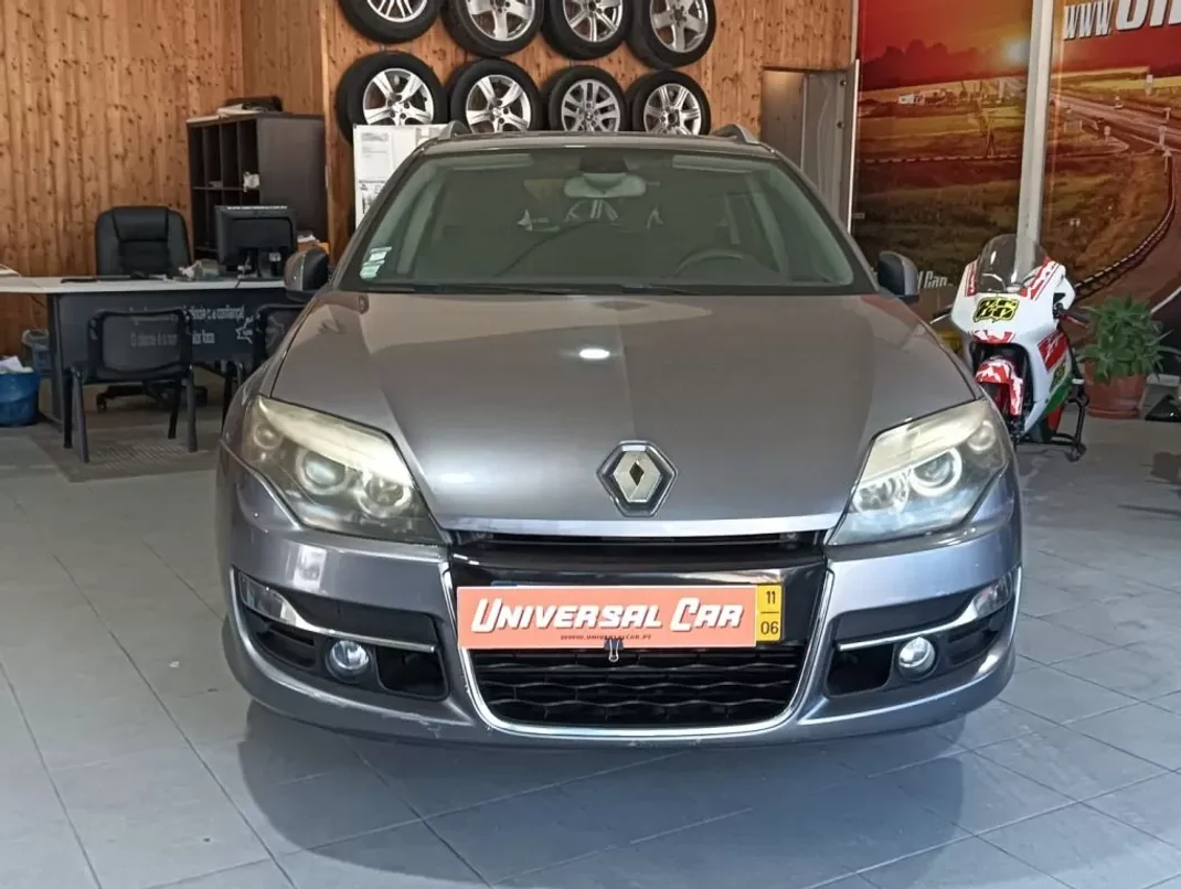 Renault Laguna Break 2011 - 8400 EUR, 224000 km - AUTO.MOTO.pt - 224000km - foto 2 de 15