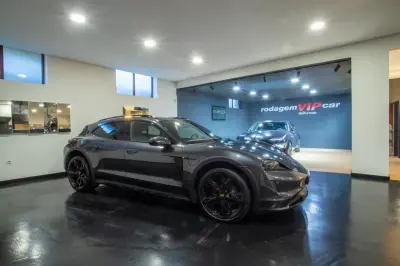 Porsche Taycan Cross Turismo 2022 - 73500 EUR, 59292 km - AUTO.MOTO.pt - 59292km - foto 3 de 9
