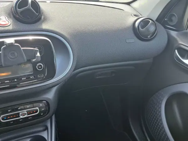 Smart ForFour 2018 - 9990 EUR, 49344 km - AUTO.MOTO.pt - 49344km - foto 15 de 43