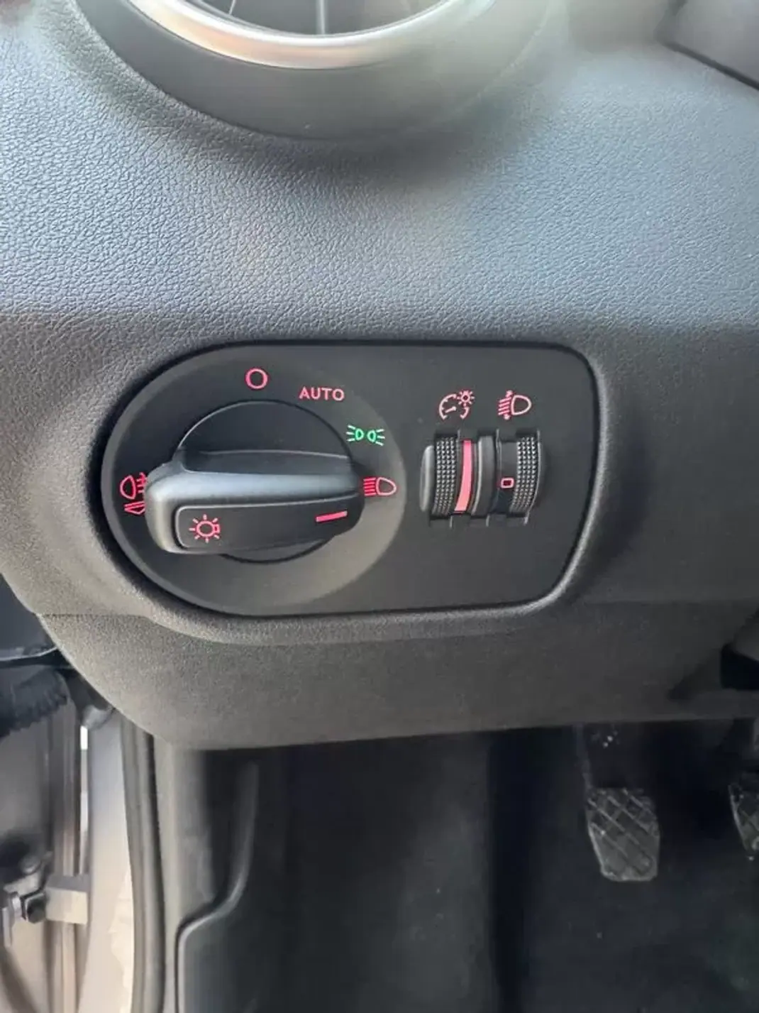 Audi A1 Sportback 2015 - 13490 EUR, 189500 km - AUTO.MOTO.pt - 189500km - foto 25 de 30