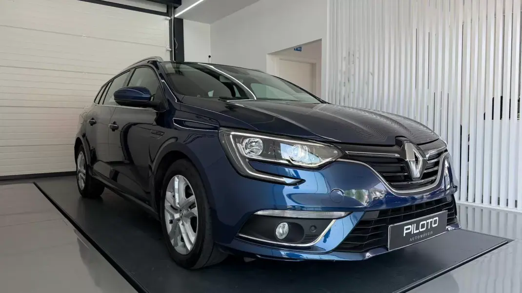 Renault Mégane Sport Tourer 2017 - 10990 EUR, 233602 km - AUTO.MOTO.pt - 233602km - foto 4 de 29