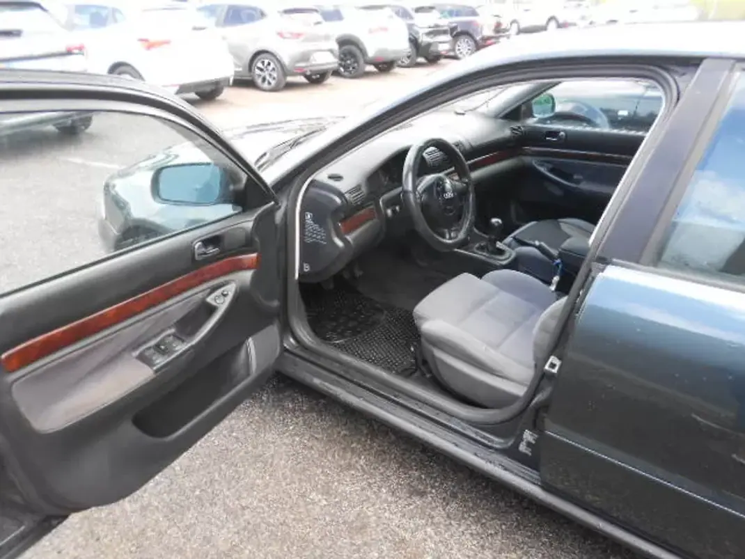 Audi A4 1996 - 3500 EUR, 206542 km - AUTO.MOTO.pt - 206542km - foto 10 de 11