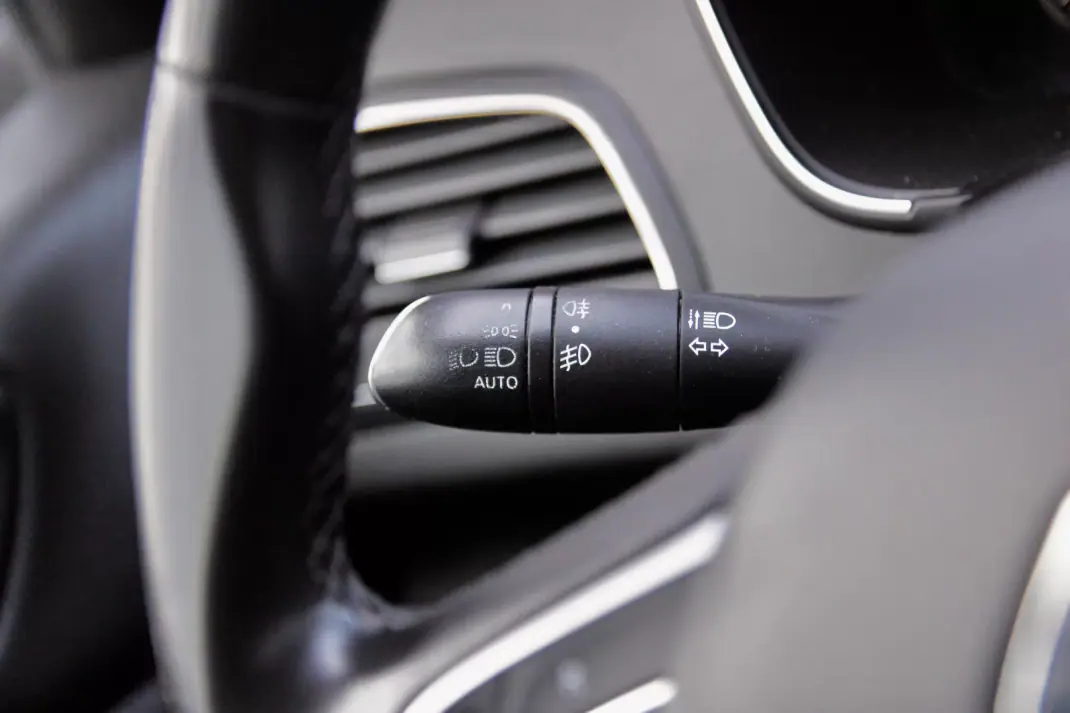 Renault Mégane 2019 - 13990 EUR, 167000 km - AUTO.MOTO.pt - 167000km - foto 30 de 33