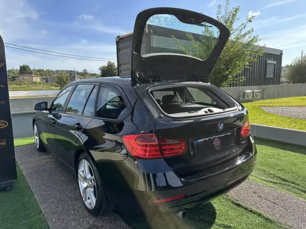 BMW 320 2013 - 12900 EUR, 228000 km - AUTO.MOTO.pt - 228000km - foto 23 de 57