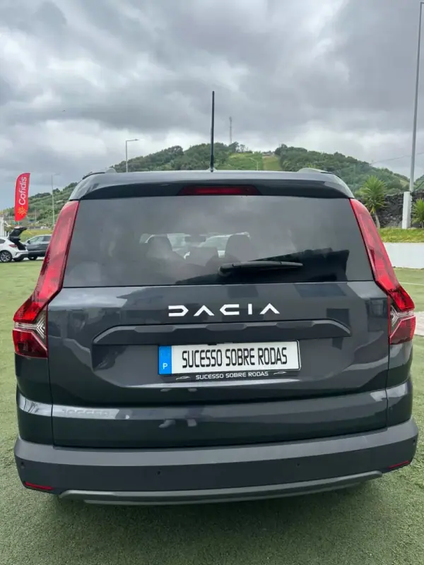 Dacia Jogger 2023 - 20990 EUR, 29799 km - AUTO.MOTO.pt - 29799km - foto 4 de 15