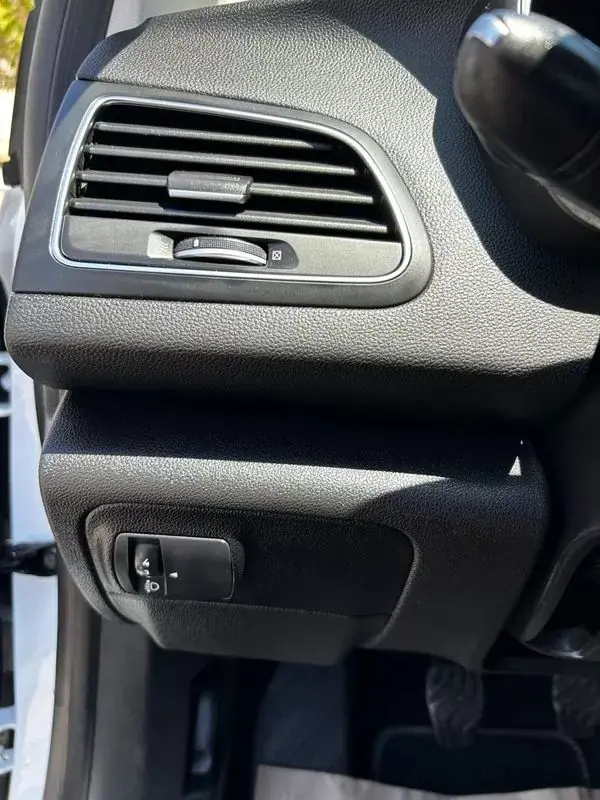 Renault Mégane 2019 - 14250 EUR, 135000 km - AUTO.MOTO.pt - 135000km - foto 39 de 39