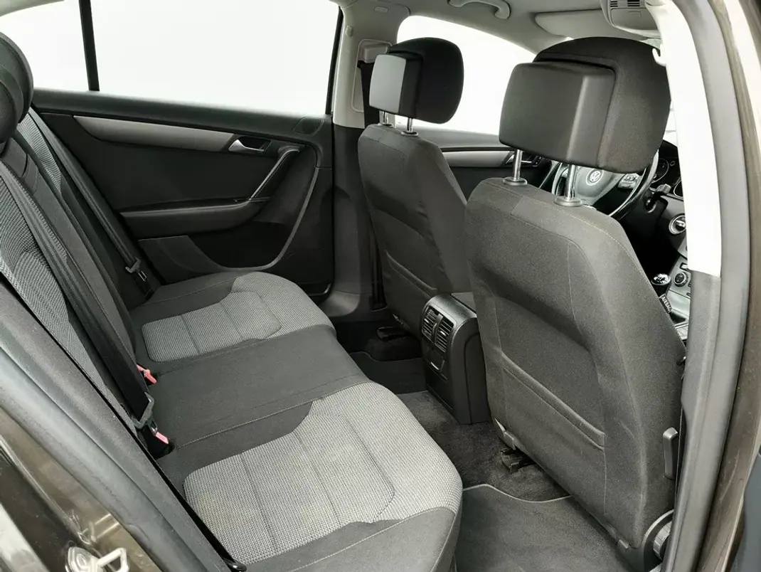 Volkswagen Passat 2012 - 8490 EUR, 296803 km - AUTO.MOTO.pt - 296803km - foto 14 de 27