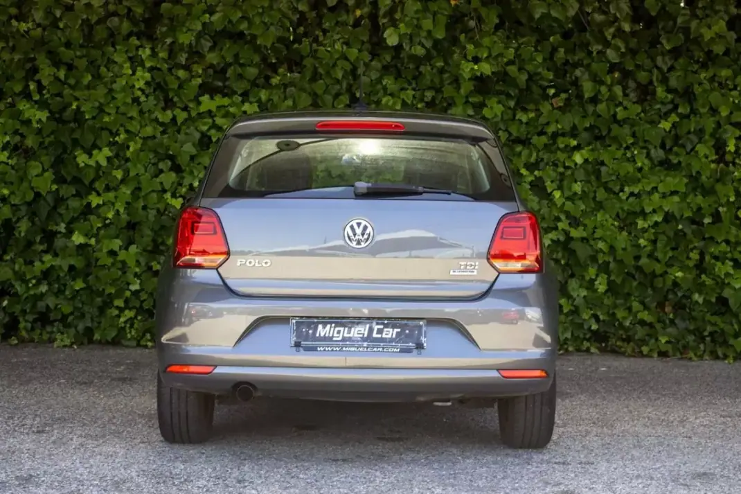 Volkswagen Polo 2015 - 10500 EUR, 123600 km - AUTO.MOTO.pt - 123600km - foto 9 de 16