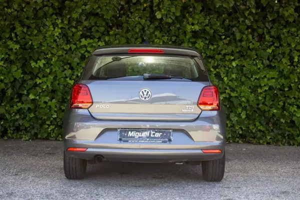 Volkswagen Polo 2015 - 10500 EUR, 123600 km - AUTO.MOTO.pt - 123600km - foto 9 de 16