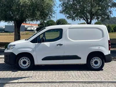Citroën Berlingo 2020 - 10750 EUR, 156000 km - AUTO.MOTO.pt - 156000km - foto 10 de 32
