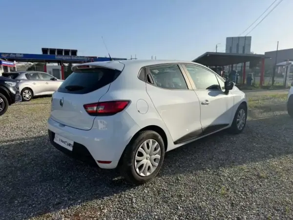 Renault Clio 2017 - 9690 EUR, 117000 km - AUTO.MOTO.pt - 117000km - foto 15 de 16