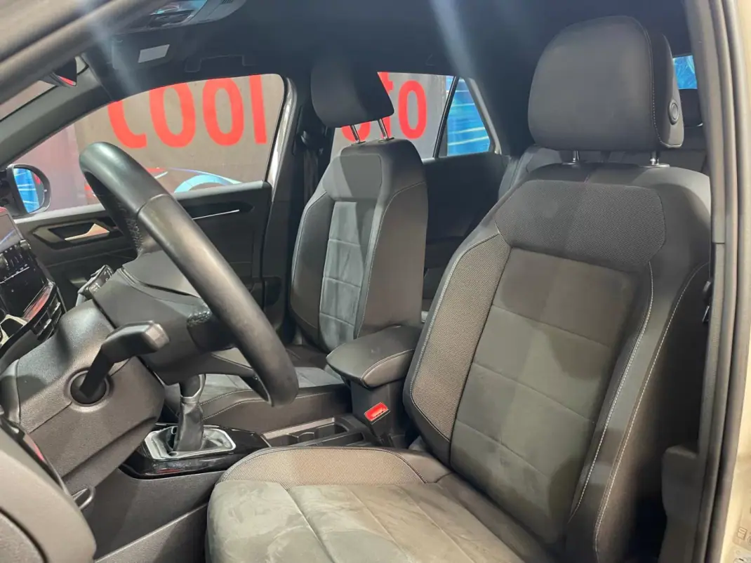 Volkswagen T-Roc 2023 - 21100 EUR, 51000 km - AUTO.MOTO.pt - 51000km - foto 31 de 49