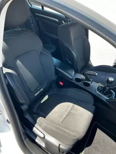 Renault Mégane 2019 - 14250 EUR, 135000 km - AUTO.MOTO.pt - 135000km - foto 12 de 39