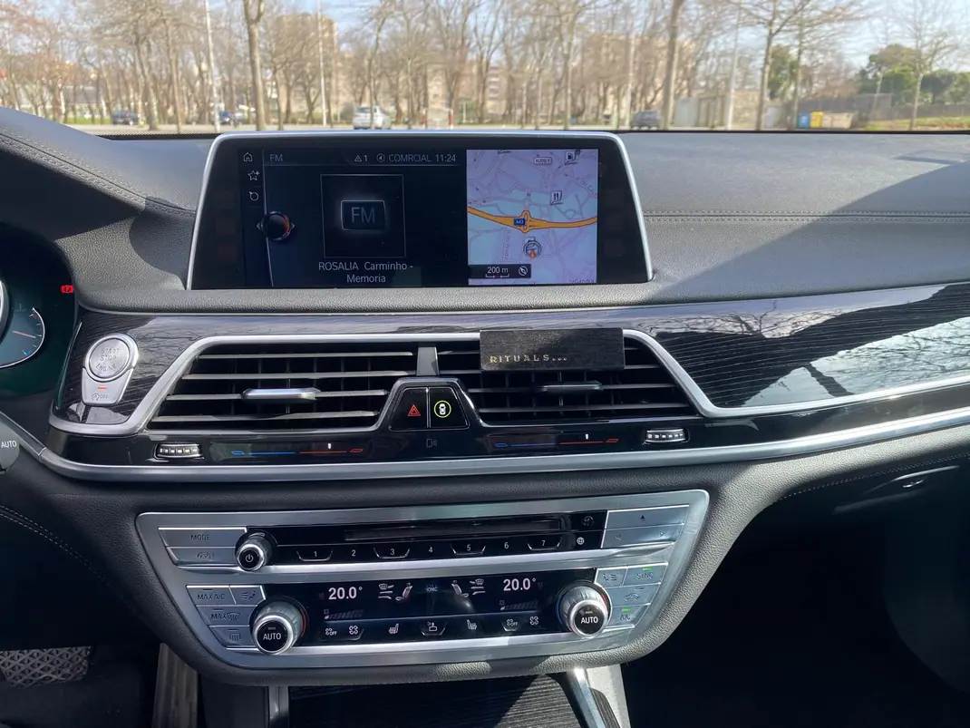 BMW 730 2017 - 31900 EUR, 196000 km - AUTO.MOTO.pt - 196000km - foto 9 de 15