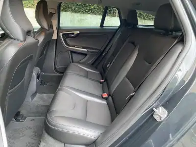 Volvo V60 2017 - 17900 EUR, 165010 km - AUTO.MOTO.pt - 165010km - foto 20 de 23