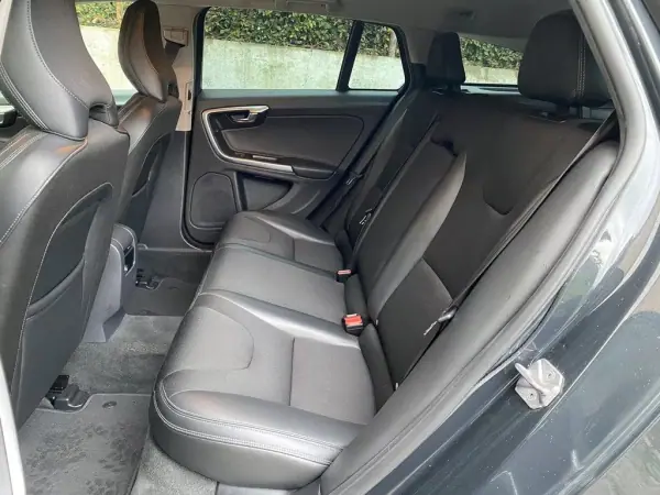 Volvo V60 2017 - 17900 EUR, 165010 km - AUTO.MOTO.pt - 165010km - foto 20 de 23