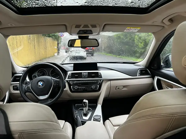 BMW 320 2017 - 18900 EUR, 123250 km - AUTO.MOTO.pt - 123250km - foto 7 de 10