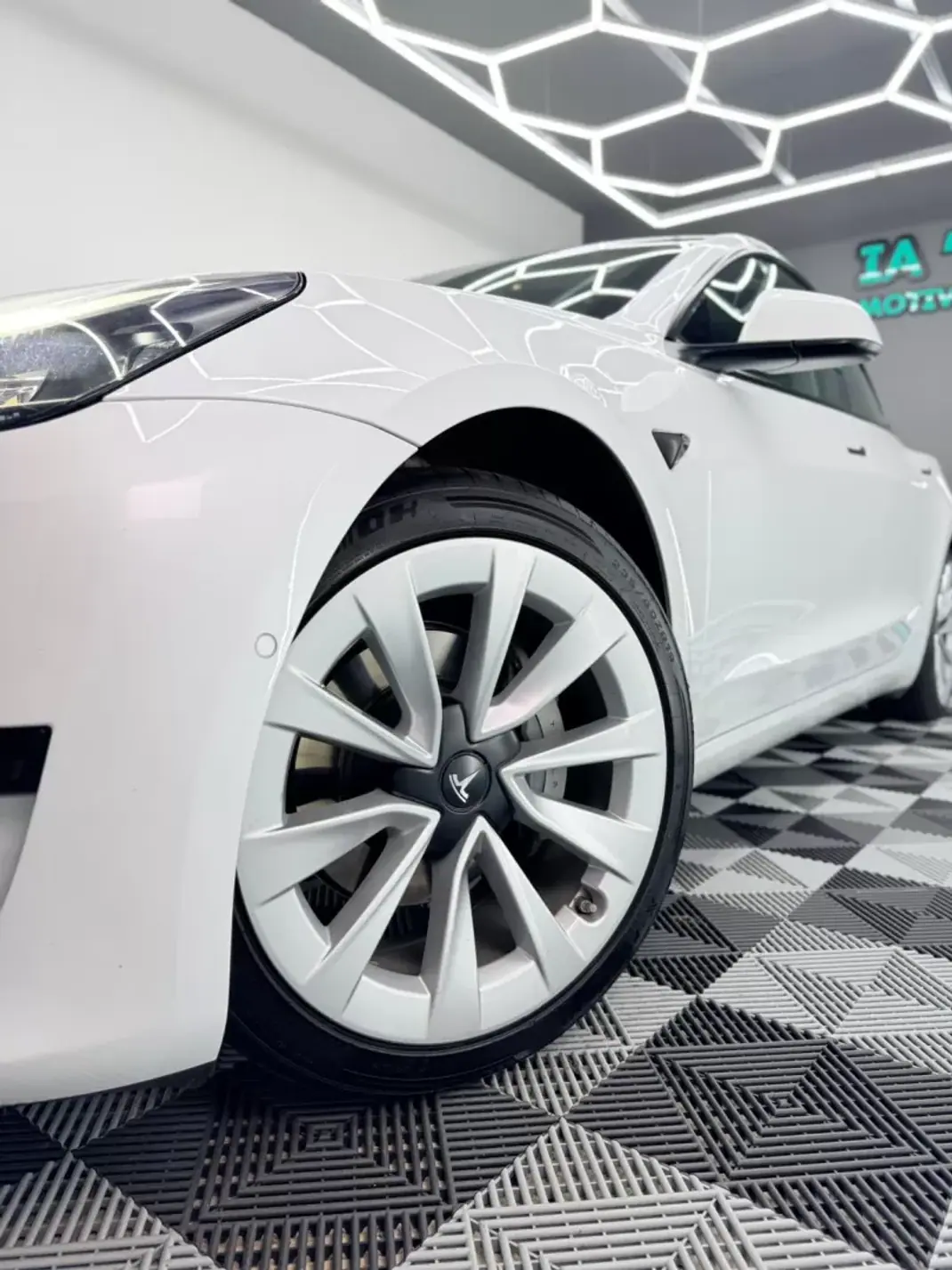 Tesla Model 3 2022 - 24999 EUR, 115000 km - AUTO.MOTO.pt - 115000km - foto 3 de 23