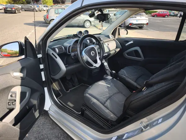 Smart Fortwo Cabrio 2007 - 6000 EUR, 106500 km - AUTO.MOTO.pt - 106500km - foto 7 de 10