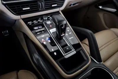 Porsche Cayenne Coupé 2021 - 120000 EUR, 93815 km - AUTO.MOTO.pt - 93815km - foto 11 de 22